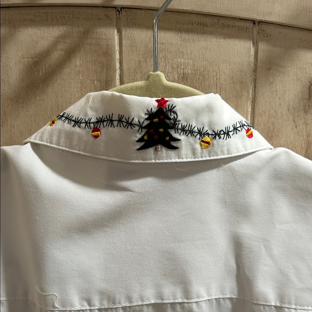 Holiday themed women vintage embroidered shirt combo. Holiday -Vintage - Picture 4 of 16